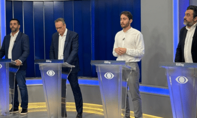 conversa, discussão, diálogo;