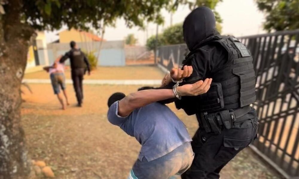 narcotráfico, comércio, ilegal de, drogas;