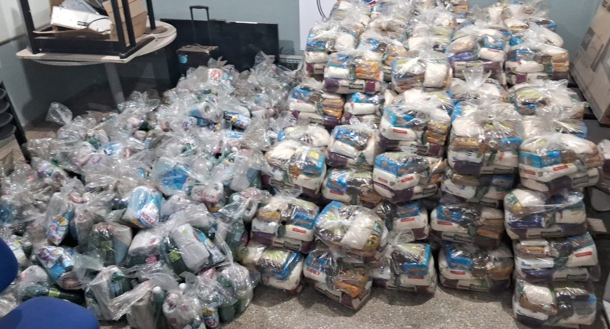 cestas alimentares, cestas de alimentos, cestas de mantimentos;
