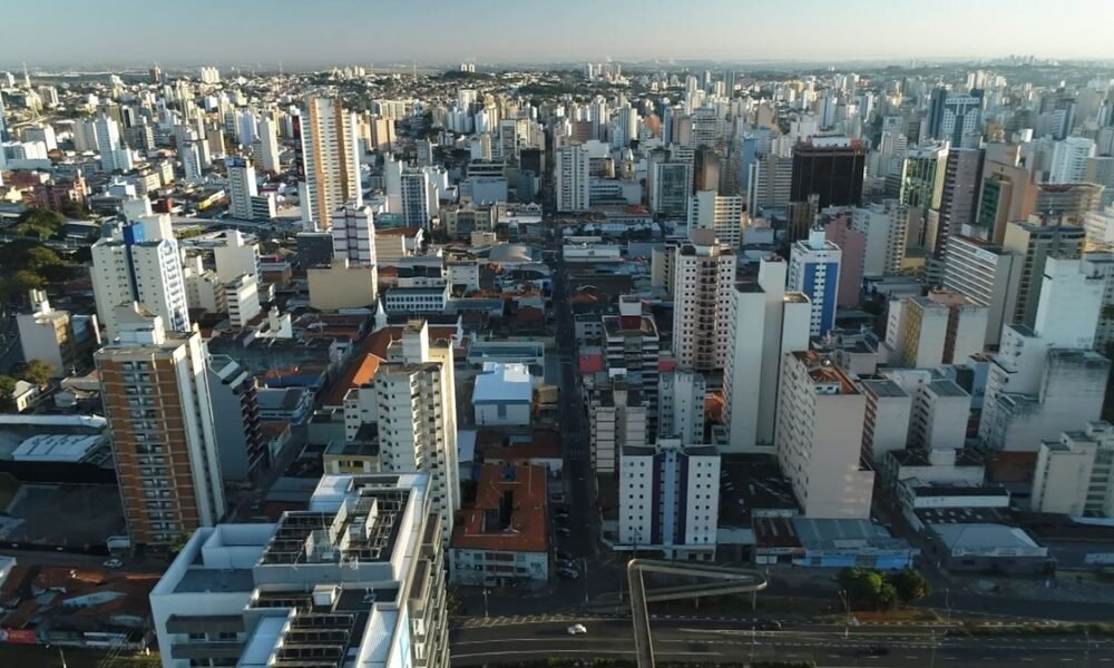 habitantes, moradores, pessoas;