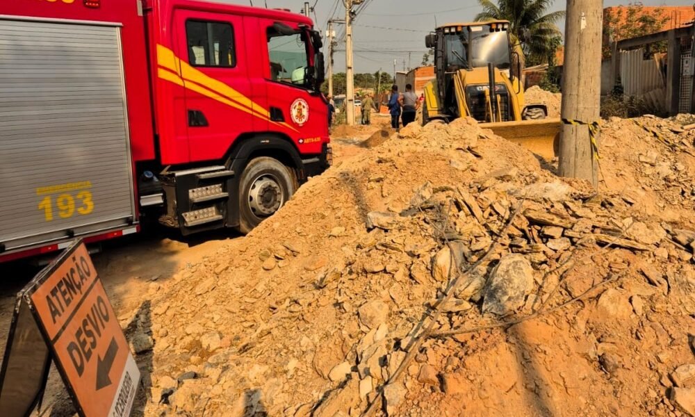 obra hidrossanitária, abertura, de uma, rede de, esgoto;