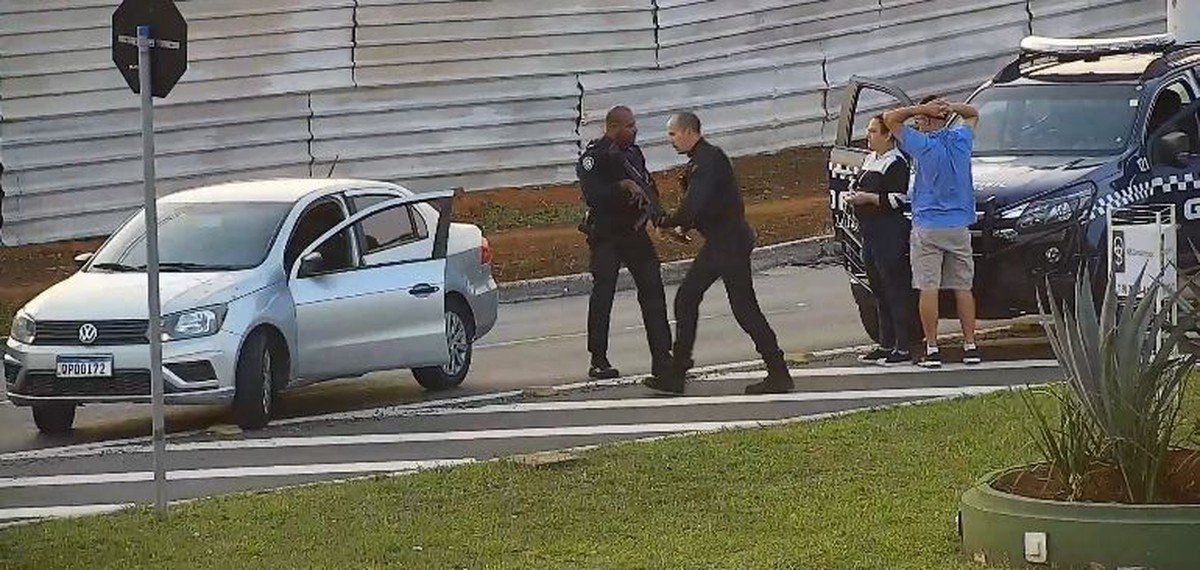 acusados, indivíduos, em questão, possíveis, criminosos;