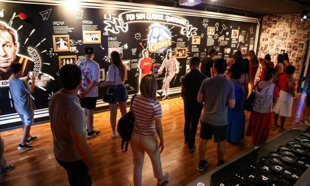 mostra, atração, exposição;