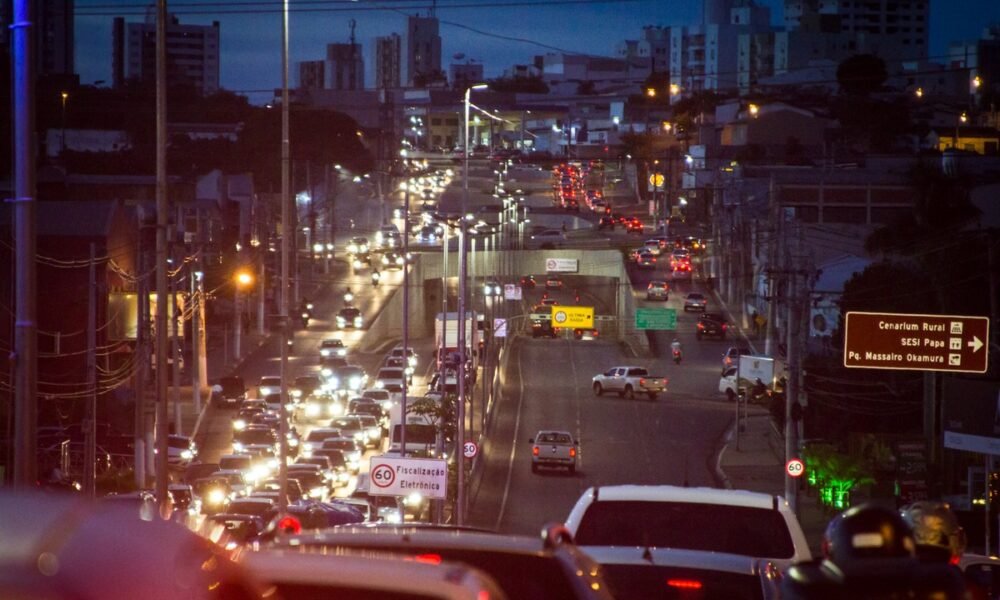 congestionamento, engarrafamento, tráfego;