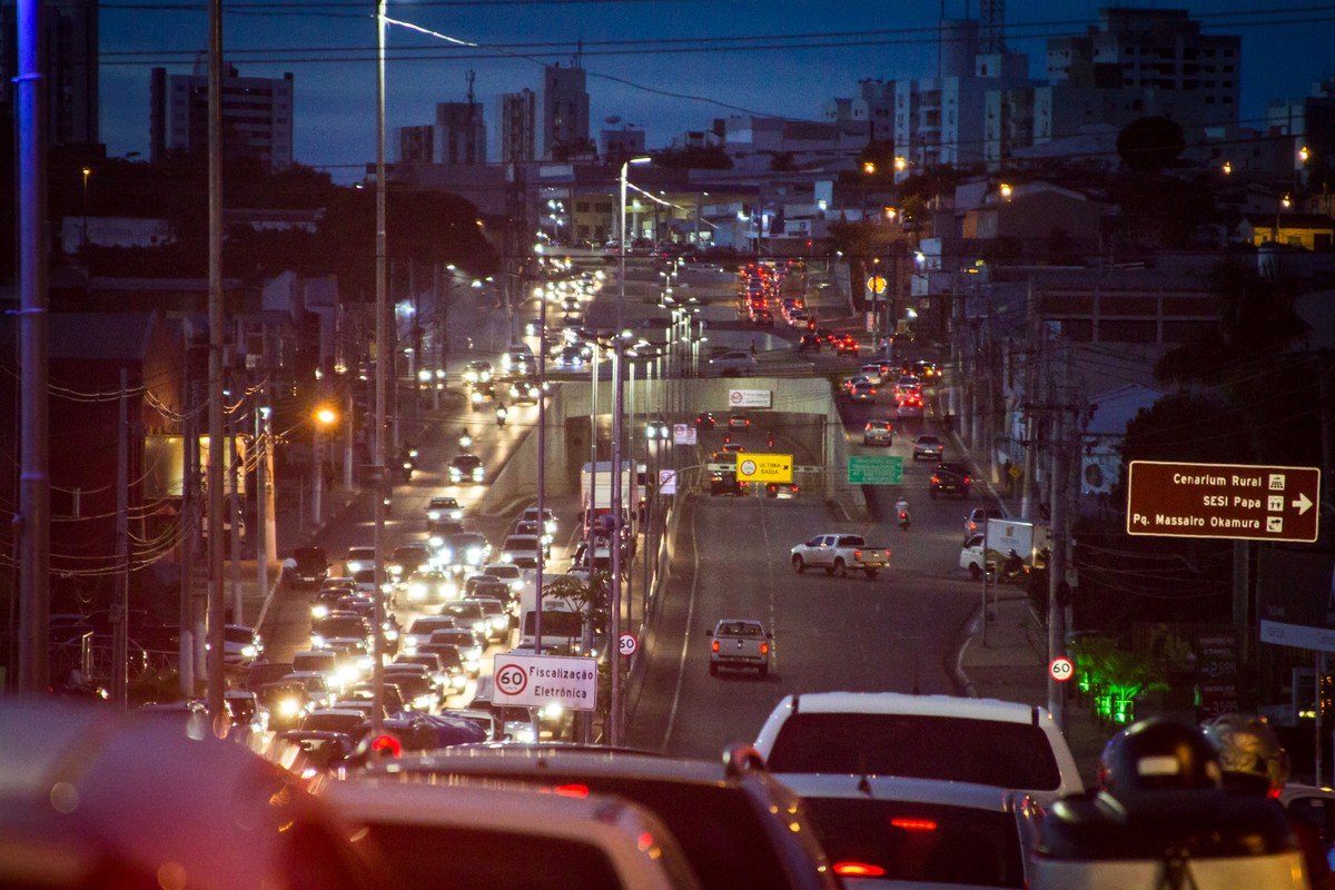 congestionamento, engarrafamento, tráfego;