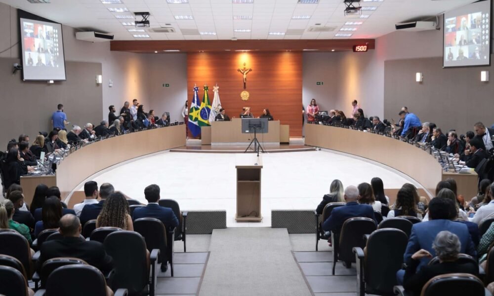 Judiciário, Justiça, Tribunal;