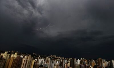 chuvas intensas, tempestades, tormentas;