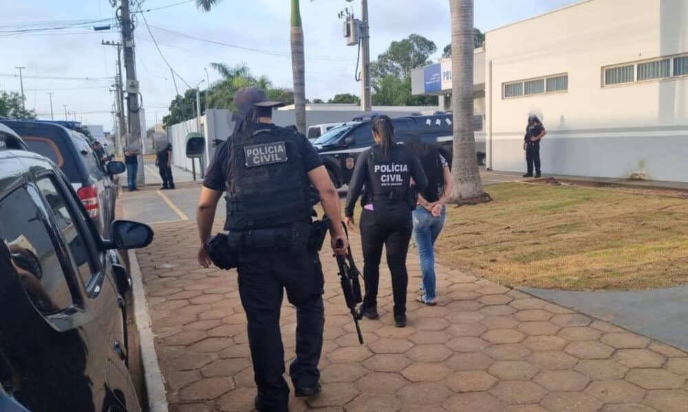 narcotráfico, comércio ilegal de drogas, contrabando de drogas;